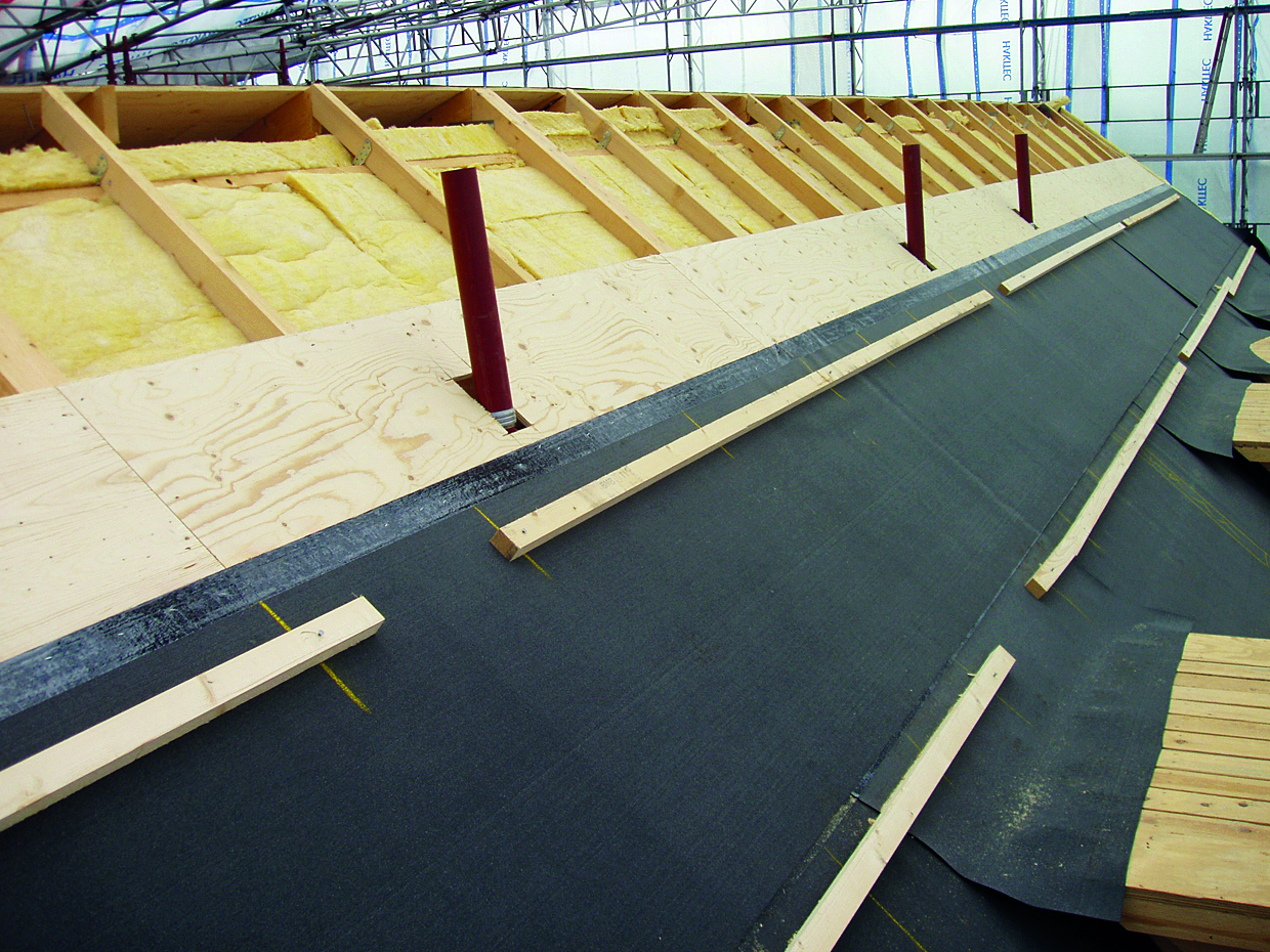 Fast undertag, totalinddækket.